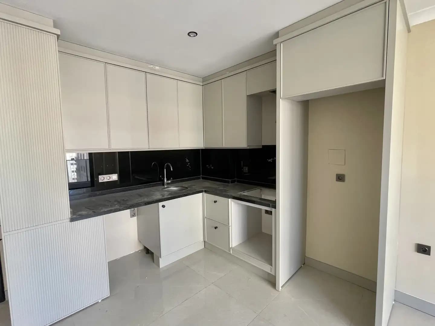 Mahmutlar RK Towers'ta Yatırıma Uygun Satılık 1+1 Daire