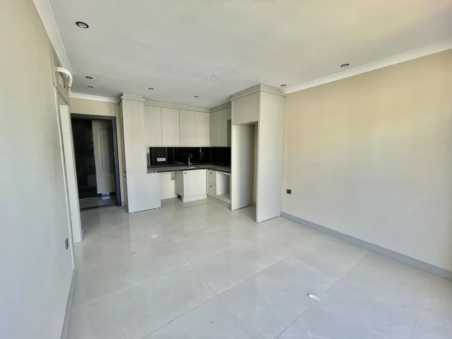 Mahmutlar RK Towers'ta Yatırıma Uygun Satılık 1+1 Daire - Görsel 3