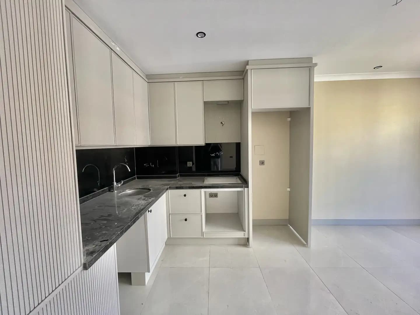 Mahmutlar RK Towers'ta Yatırıma Uygun Satılık 1+1 Daire - Görsel 2