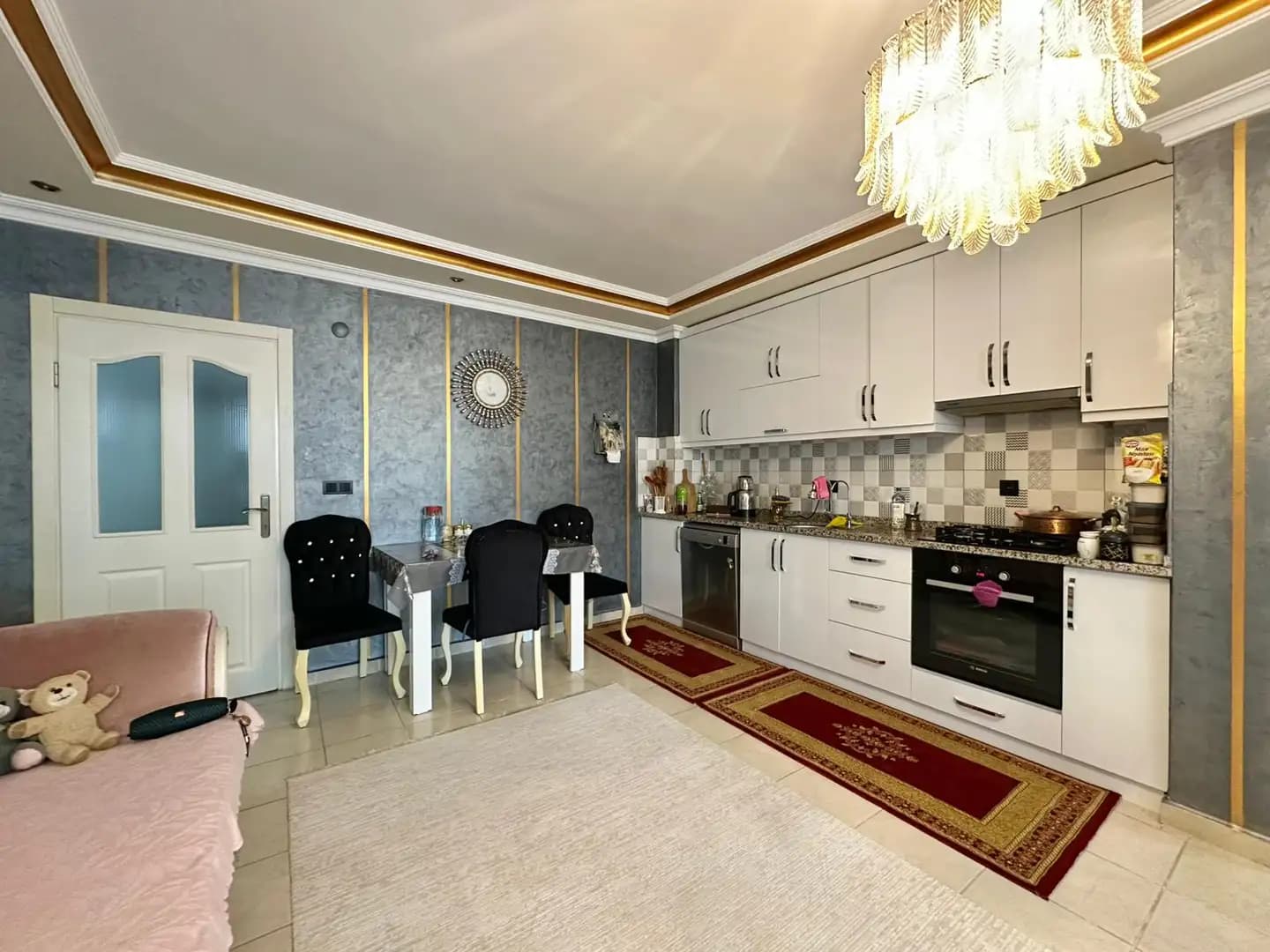 Mahmutlar'da Merkezi Konumda Satılık 2+1 Full Eşyalı Daire - Görsel 1