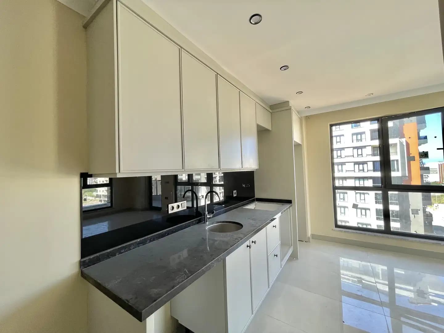 Mahmutlar RK Towers'ta Yatırımlık ve Oturuma Uygun Satılık 1+1 Daire - Görsel 3