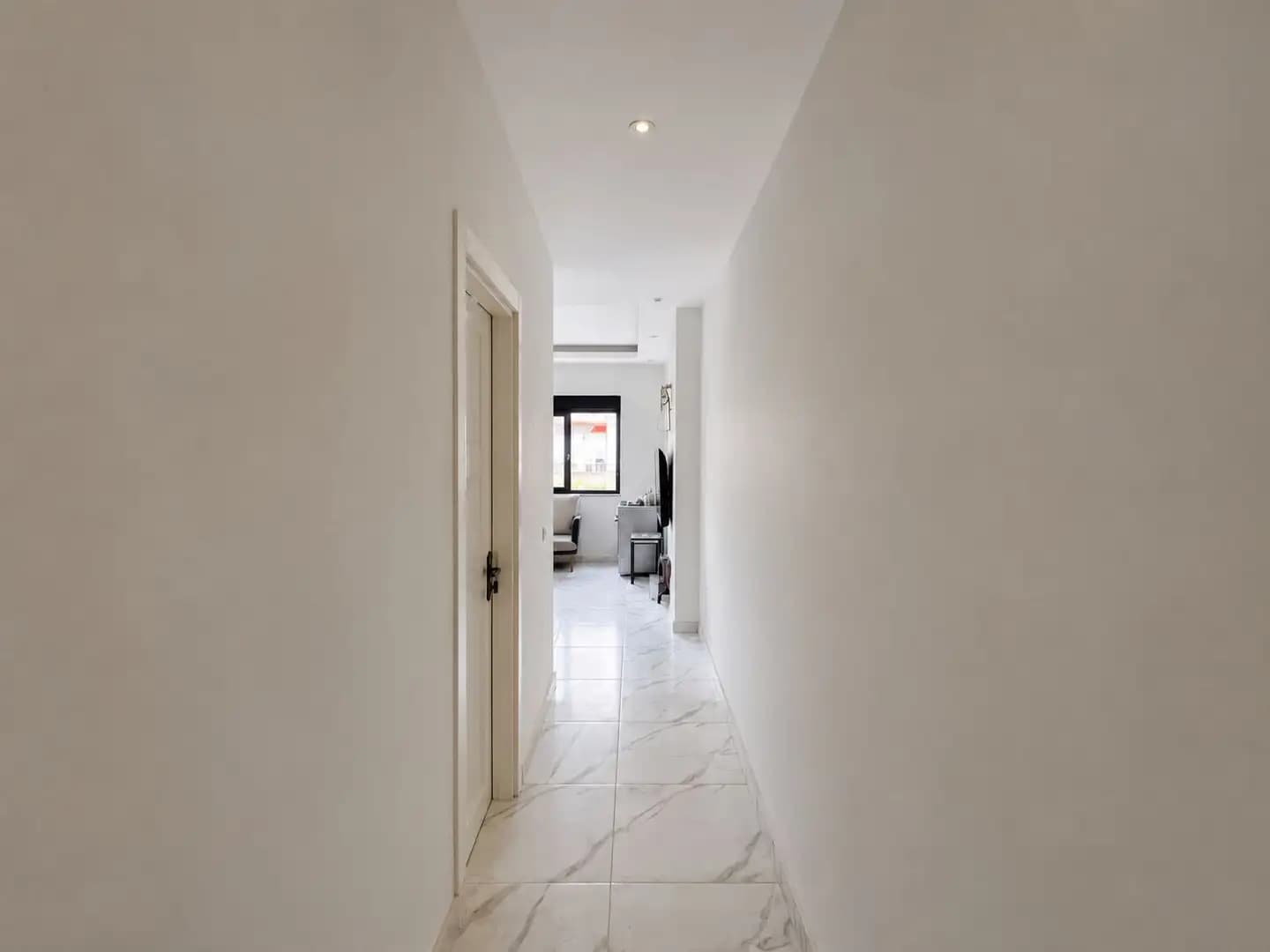 Cleopatra'da Denize 600 Metre Mesafede Satılık 2+1 Eşyalı Daire - Görsel 4