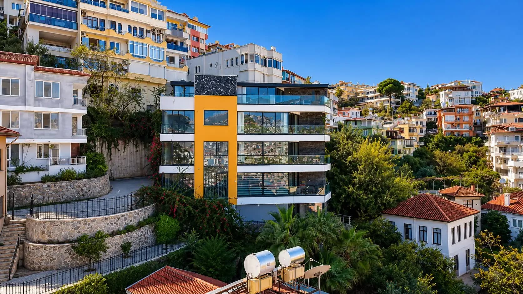 Alanya Çarşı Mahallesi'nde Şehir Manzaralı Satılık 3+1 Eşyalı Penthouse - Görsel 1